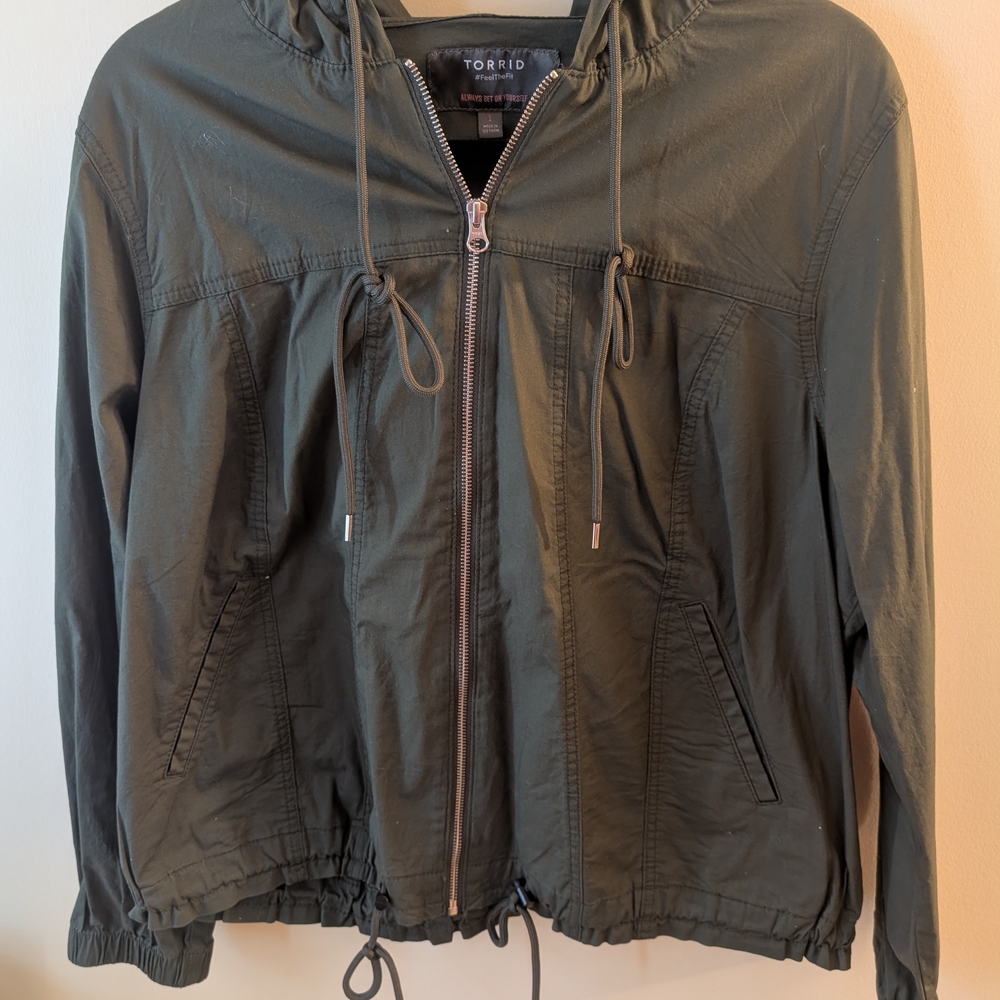 EUC! 💚Torrid — Drawstring Anorak Jacket 🍃🧥Size 1